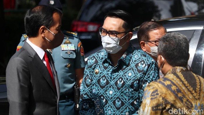 Presiden Joko Widodo meresmikan Gedung Pusat Pembelajaran Arntz Geise Universitas Katolik Parahyangan. Selain itu, Jokowi juga akan memberikan kuliah umum kepada civitas akademika Unpar.