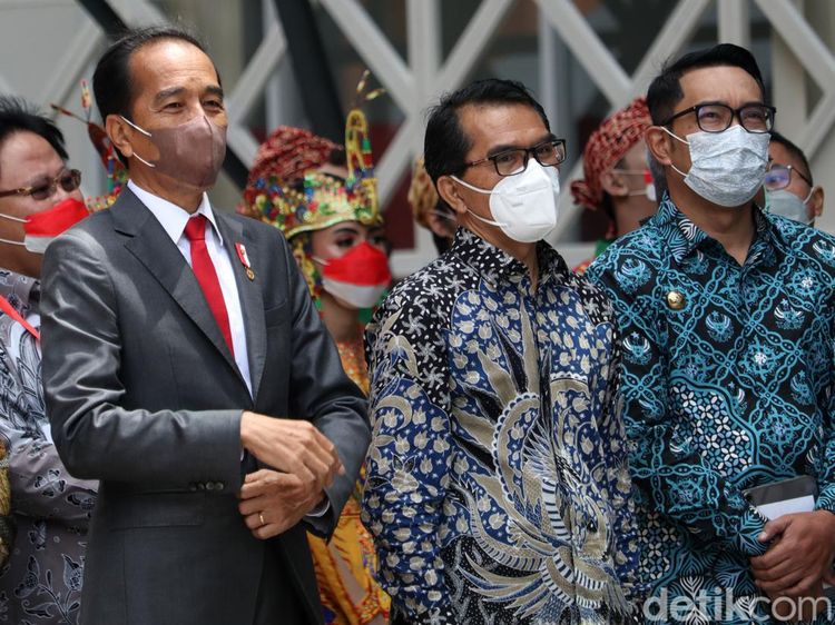 Momen Jokowi Resmikan Gedung Arntz Geise Unpar