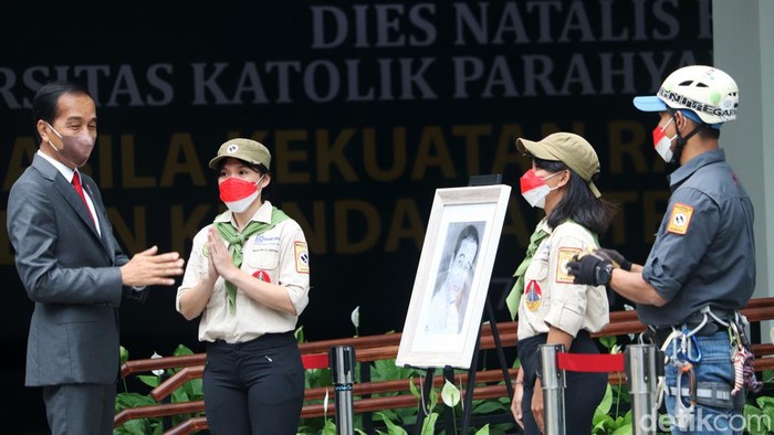 Presiden Joko Widodo meresmikan Gedung Pusat Pembelajaran Arntz Geise Universitas Katolik Parahyangan. Selain itu, Jokowi juga akan memberikan kuliah umum kepada civitas akademika Unpar.