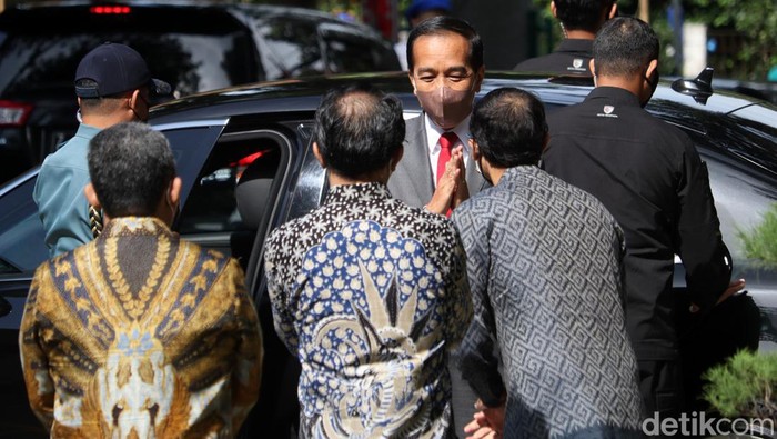 Presiden Joko Widodo meresmikan Gedung Pusat Pembelajaran Arntz Geise Universitas Katolik Parahyangan. Selain itu, Jokowi juga akan memberikan kuliah umum kepada civitas akademika Unpar.