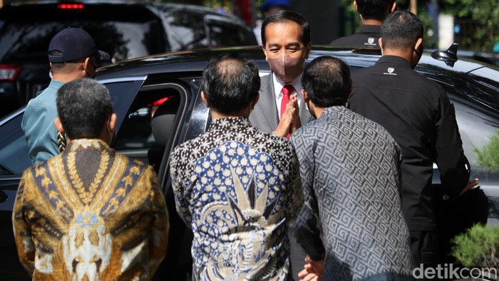 Momen Jokowi Resmikan Arntz Geise Unpar Presiden Joko Widodo meresmikan Gedung Pusat Pembelajaran Arntz Geise Universitas Katolik Parahyangan. Selain itu, Jokowi juga akan memberikan kuliah umum kepada civitas akademika Unpar.