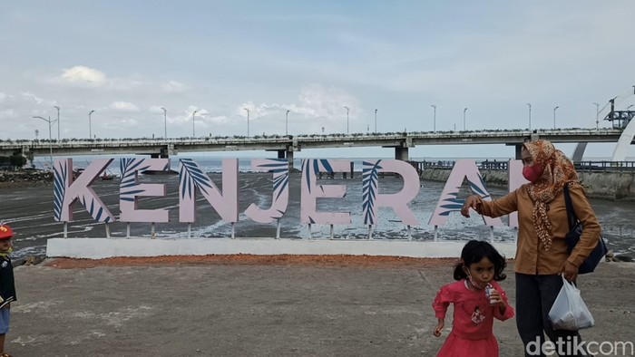 pantai kenjeran surabaya