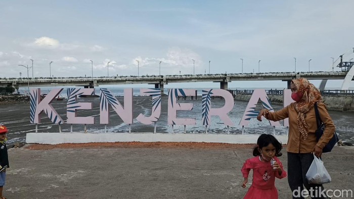 pantai kenjeran surabaya