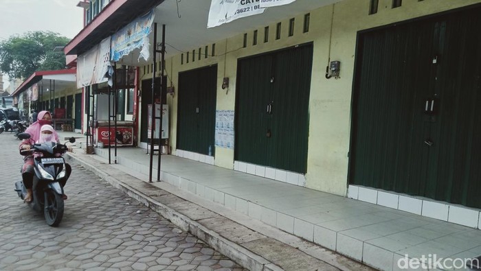 Pasar Tanjung Juwiring, Klaten, sepi karena pedagang tidak berjualan, Senin (17/1/2022).