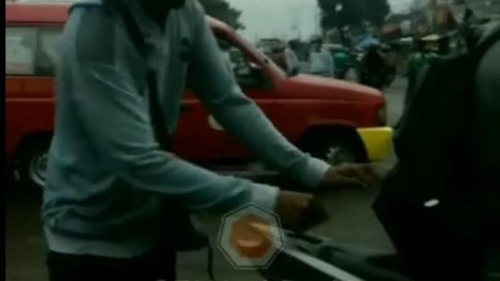 Pencopet di Pulogadung