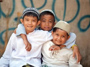 Kirim Anak ke Pesantren atau Sekolah Biasa? Ini Pertimbangannya