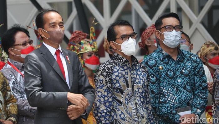 Presiden Joko Widodo saat menyambangangi kampus Unpar