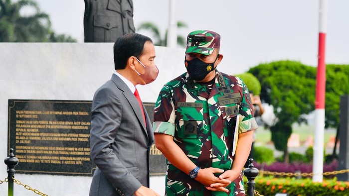 Presiden Jokowi dan Letjen Joni S