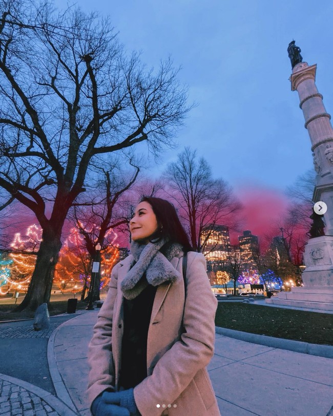 Prilly Latuconsina berada di Amerika Serikat sejak akhir 2021 hingga awal 2022. Malam Tahun Baru 2022 dihabiskannya di New York. Selain New York, Prilly juga mengunjungi Boston. Foto: Dok. Instagram Prilly Latuconsina