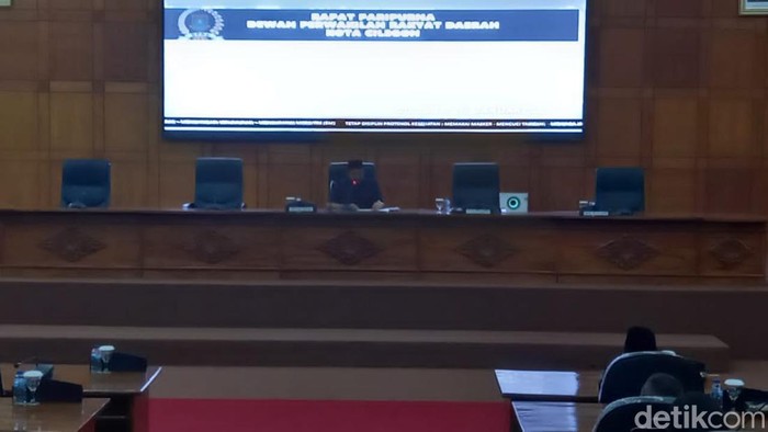Rapat paripurna internal penjelasan pengusul interpelasi oleh DPRD Cilegon batal digelar. Gelaran rapat paripurna batal digelar lantaran tidak kuorum. (M Iqbal/detikcom)