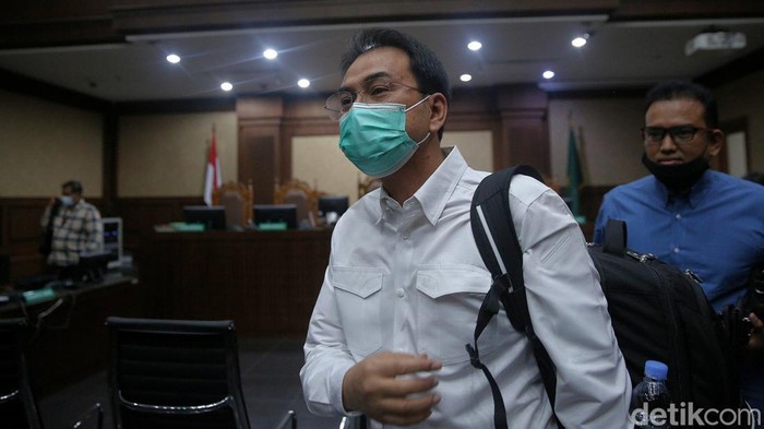 Mantan Wakil Ketua DPR Aziz Syamsuddin menjalani sidang di Pengadilan Tipikor, Jakarta Pusat, Senin (17/1/2021). Sidang ini mengagendakan pemeriksaan terdakwa.