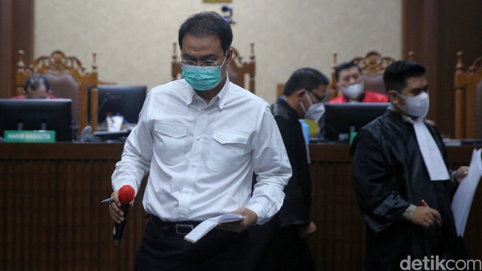 Mantan Wakil Ketua DPR Aziz Syamsuddin menjalani sidang di Pengadilan Tipikor, Jakarta Pusat, Senin (17/1/2021). Sidang ini mengagendakan pemeriksaan terdakwa.
