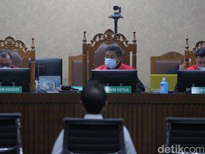 Tok! Azis Syamsuddin Divonis 3,5 Tahun Bui Kasus Pemberian Suap