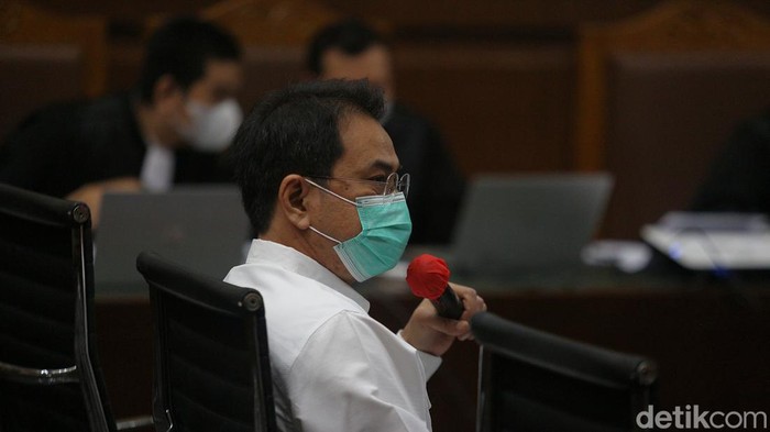 Mantan Wakil Ketua DPR Aziz Syamsuddin menjalani sidang di Pengadilan Tipikor, Jakarta Pusat, Senin (17/1/2021). Sidang ini mengagendakan pemeriksaan terdakwa.