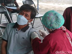 Sudah Booster Vs Belum, Ini Perbandingan Risiko Kematian COVID-19