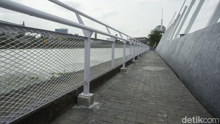 Sungai 'Cheonggyecheon' Bekasi Mau Diresmikan Nih Saluran air di Kota Bekasi bakal menjadi wisata air mirip sungai Cheonggyecheon di Kota Seoul, Korea Selatan dan segera diresmikan.