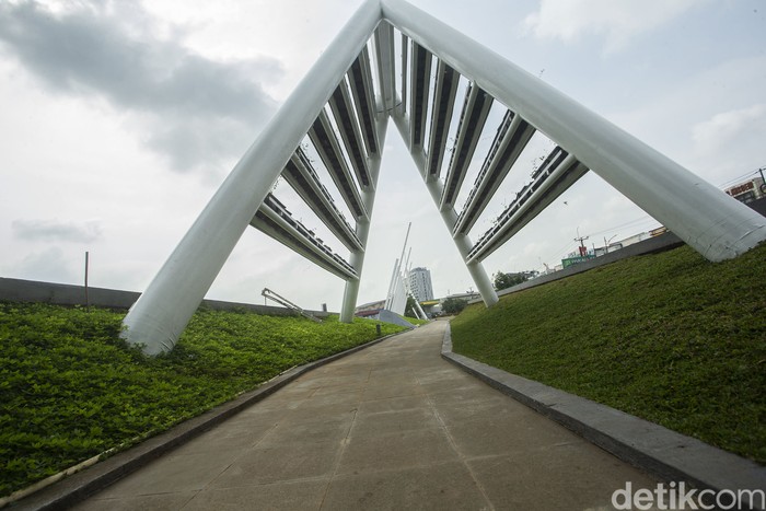 Saluran air di Kota Bekasi bakal menjadi wisata air mirip sungai Cheonggyecheon di Kota Seoul, Korea Selatan dan segera diresmikan.