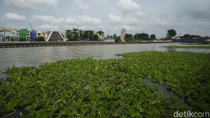 Saluran air di Kota Bekasi bakal menjadi wisata air mirip sungai Cheonggyecheon di Kota Seoul, Korea Selatan dan segera diresmikan.