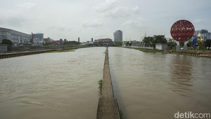 Saluran air di Kota Bekasi bakal menjadi wisata air mirip sungai Cheonggyecheon di Kota Seoul, Korea Selatan dan segera diresmikan.
