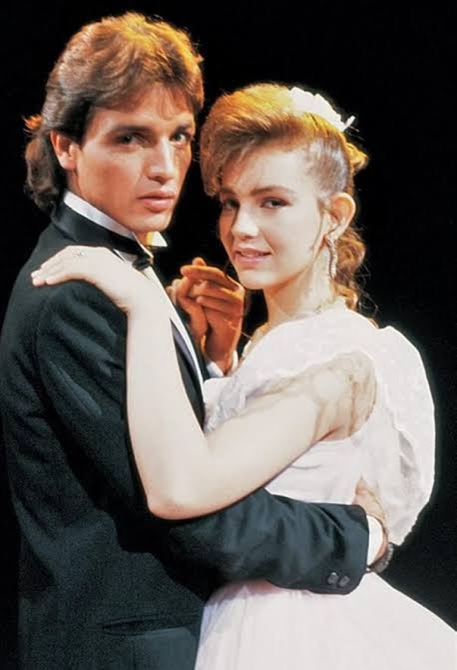 Alma Suarez menjadi tokoh utama kedua yang diperankan Thalia dalam telenovela berjudul Luz y sombre. Tayang pada 1989, serial ini mengisahkan kakak beradik yang bekerja keras meraih mimpi di tengah kemiskinan dan tindak kekerasan. Foto: Istimewa