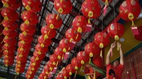 Pemasangan ini untuk mengantisipasi membeludaknya permintaan pemasangan lampion dalam menyambut Tahun Baru Cina atau Imlek.  