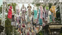Seniman Brazil, Siron Franco membuat karya instalasi Recascimento atau kelahiran kembali. Karya ini untuk menghormati para korban Covid-19 terutama tenaga kesehatan.