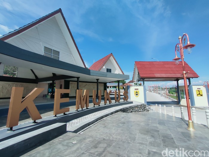 Perubahan di kawasan wisata Gunung Kemukus, Minggu (26/12/2021).