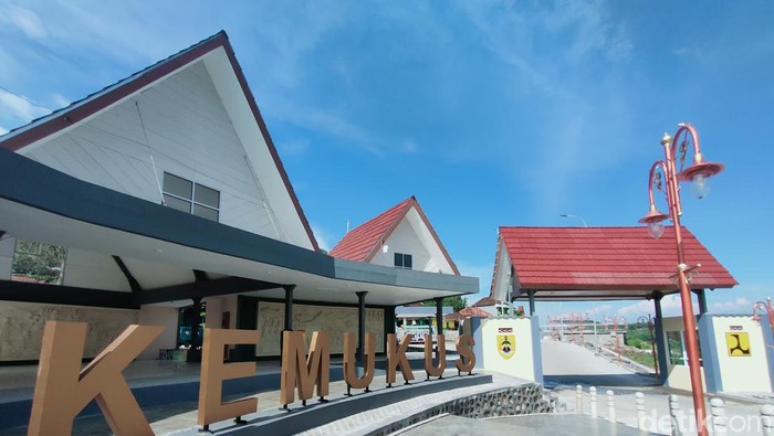 Perubahan di kawasan wisata Gunung Kemukus, Minggu (26/12/2021).