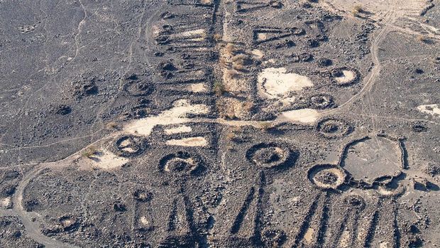 Wow, Jalan Berusia 4.500 Tahun dengan Deretan Makam Kuno Arab Saudi Ditemukan!