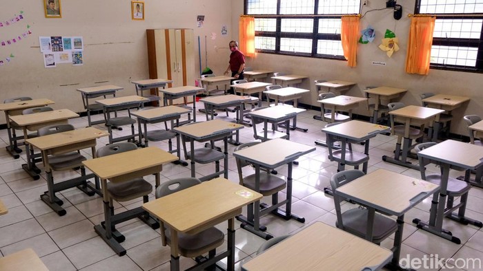 Suasana di SMPN 62 Jakarta usai ditutup imbas temuan Corona