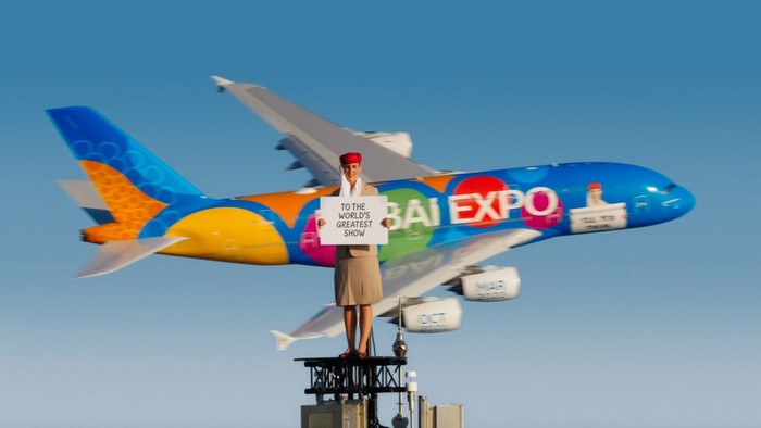 Airbus A380 Emirates di Menara Burj Khalifa