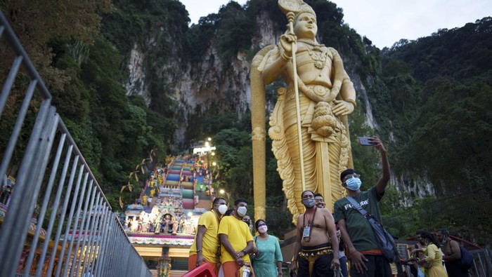 Aksi Ekstrem Umat Hindu Malaysia Saat Rayakan Festival Thaipusam Umat Hindu di Malaysia datangi Batu Caves untuk ambil bagian dalam festival Thaipusam. Aksi ekstrem pun dilakukan sejumlah orang sebagai bentuk penebusan dosa.