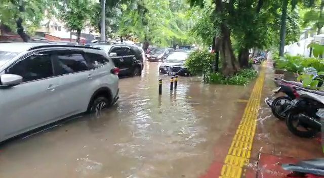 Banjir di Jalan Bungur Depan Pengadilan Tipikor Jakpus (Foto: Dwi/detikcom)