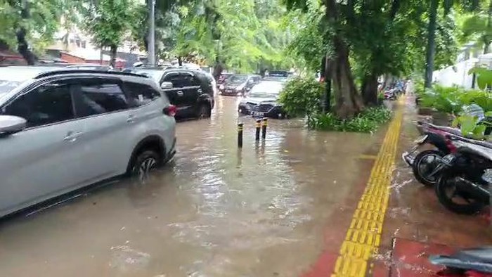 Banjir di Jalan Bungur Depan Pengadilan Tipikor Jakpus (Foto: Dwi/detikcom)