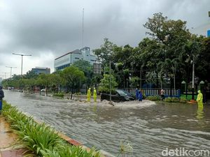 Jakarta Masuk Musim Hujan, Pemprov Siagakan 1.200 Pompa Air Antisipasi Banjir