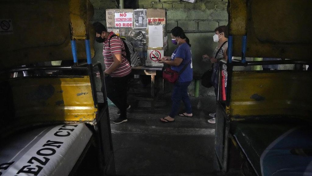 Batasi Mobilitas, Filipina Larang Warga Antivaksin Naik Angkutan Umum
