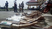 Knalpot sebanyak itu diamankan dari razia di jalan Yogya-Solo, Jalan Pemuda dan jalan utama lainnya.