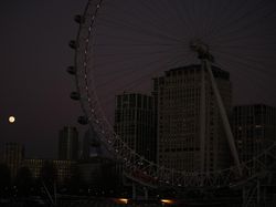 Auuu! Langit Tampakkan Fenomena Bulan Serigala