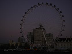 Auuu! Langit Tampakkan Fenomena Bulan Serigala