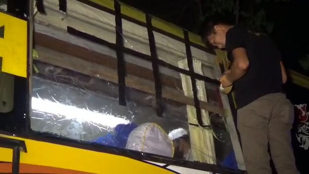 Bus Rombongan Anggota DPRD Luwu Timur Dilempar Batu Orang Tak Dikenal