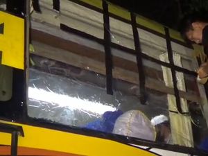 Bus Rombongan Anggota DPRD Luwu Timur Dilempar Batu Orang Tak Dikenal