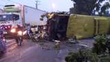Bus Terguling Setelah Tabrak Motor di Bojonegoro, Satu Orang Tewas