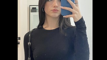 Charli Grace D’Amelio lahir di Connecticut pada 1 Mei 2004. Dia telah mulai belajar menari di usia 3 tahun dan dilatih menjadi dancer profesional selama 10 tahun sebelum memulai jadi bintang TikTok. Foto: Facebook