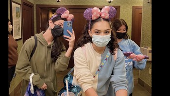 Pada 2019, Charli masuk manahemen Outshine Talent yang digawangi mantan eksekutif Sony Music. Januari 2020, dia masuk United Talent Agency. Foto: Facebook