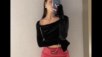 Bulan November 2020, Charli menjadi sosok pertama di TikTok yang meraih 100 juta follower. Dia juga masuk nominasi Social Star di 46th People’s Choice Awards. Foto: Facebook