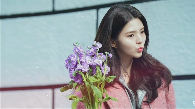 Han So Hee berperan sebagai Lee Eun Soo, penulis lirik lagu yang memulai debutnya secara tak sengaja. Dia jujur dan tak ragu mengungkapkan perasaannya. Foto: dok. Facebook Soundtrack #1