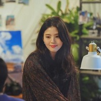 “Han So Hee terlihat serasi dengan semua orang karena dia cantik,” “Aku menantikan drama ini,” “Dia dan Park Hyung Sik akan menjadi pasangan yang serasi,” komentar netizen yang menantikan penayangan drama Korea Soundtrack #1. Foto: dok. Facebook Soundtrack #1