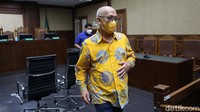 Orang kepercayaan mantan Kepala Badan Pelaksana Kegiatan Usaha Hulu Minyak dan Gas Bumi (BP Migas) Raden Priyono itu terbukti merekayasa kegiatan dan melakukan pembayaran komisi terhadap kegiatan agen asuransi fiktif di PT Asuransi Jasindo.