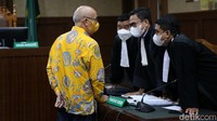 Selain pidana pokok, Kiagus Emil juga dijatuhi pidana tambahan berupa kewajiban untuk membayar uang pengganti sebesar Rp1, 33 miliar. Kiagus Emil sendiri sudah pernah menitipkan uang ke KPK sebesar Rp1.330.678.000. Oleh karenanya, kelebihan uang tersebut akan dikembalikan ke Kiagus Emil.