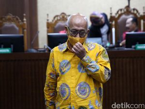 Ekspresi Pengusaha Kiagus Emil Usai Divonis 4 Tahun Penjara